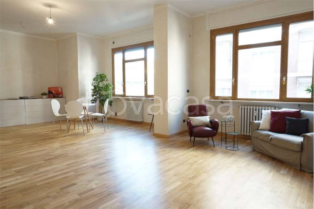 appartamento in vendita ad Asti in zona Corso Dante