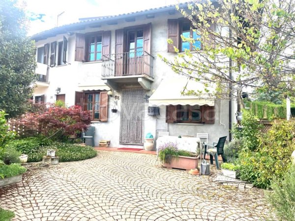 casa indipendente in vendita ad Asti in zona Valmanera