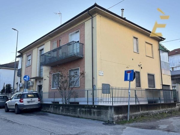 appartamento in vendita ad Asti in zona Corso Casale
