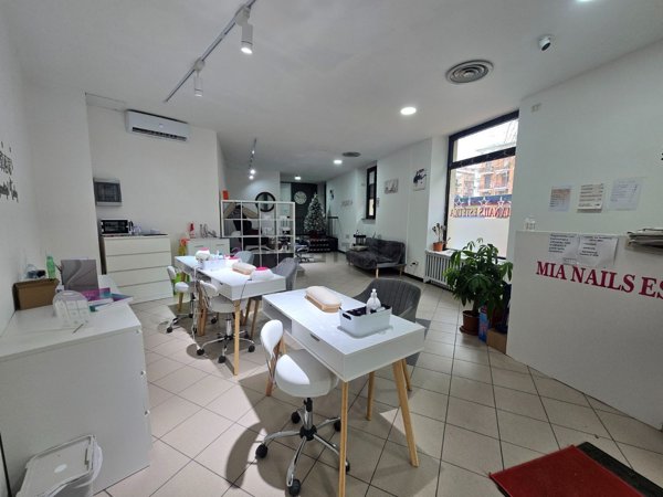 locale commerciale in vendita ad Asti
