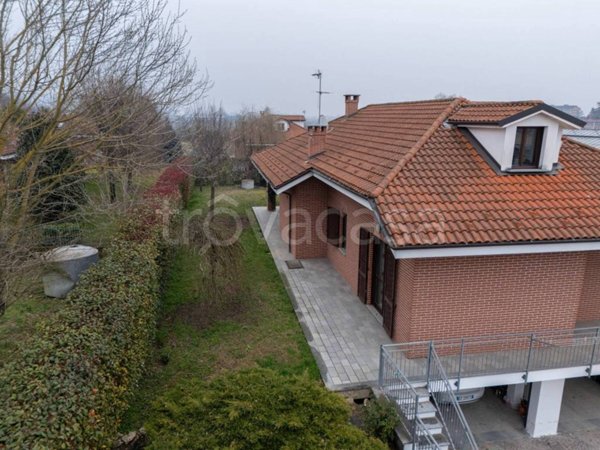 casa indipendente in vendita ad Asti in zona Manzoni