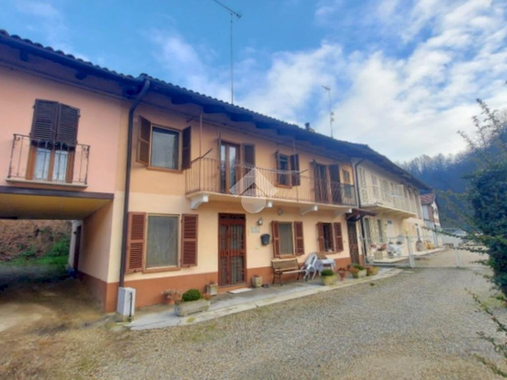 casa indipendente in vendita ad Asti in zona Sessant