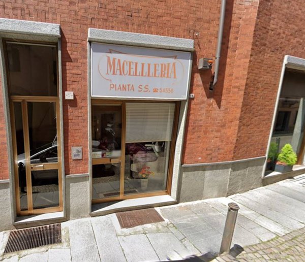 negozio in vendita ad Asti in zona Centro Città