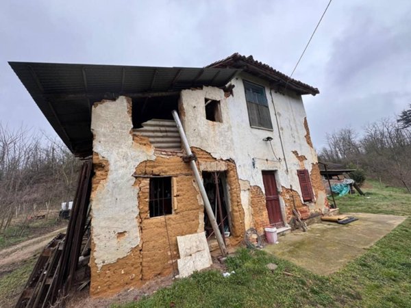 casa indipendente in vendita ad Asti in zona Valmanera