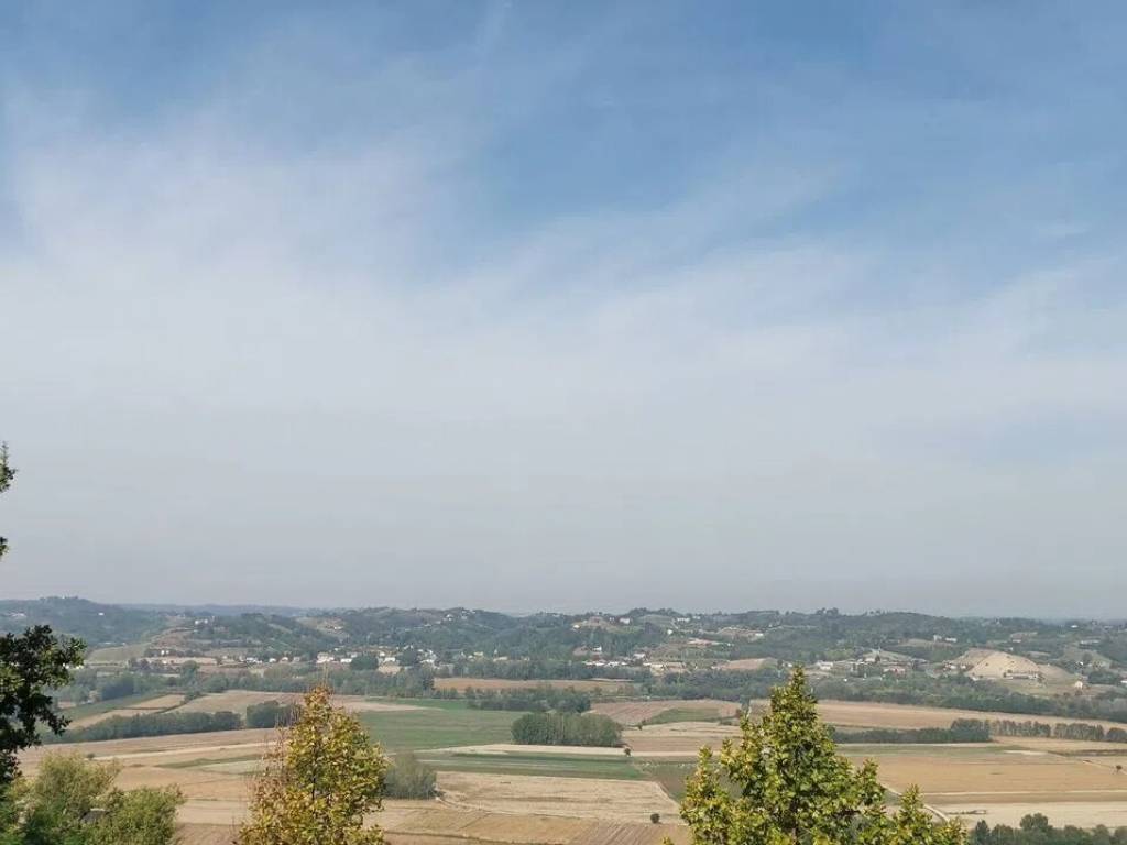 casa indipendente in vendita ad Asti in zona Montemarzo