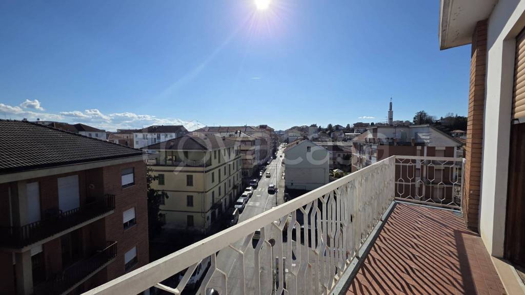 appartamento in vendita ad Asti in zona Quarto