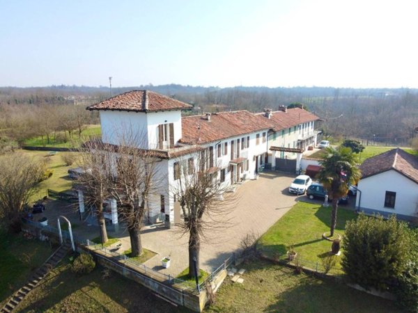 casa indipendente in vendita ad Asti in zona Quarto