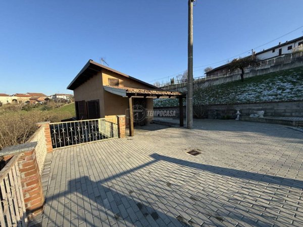casa indipendente in vendita ad Asti in zona Torrazzo