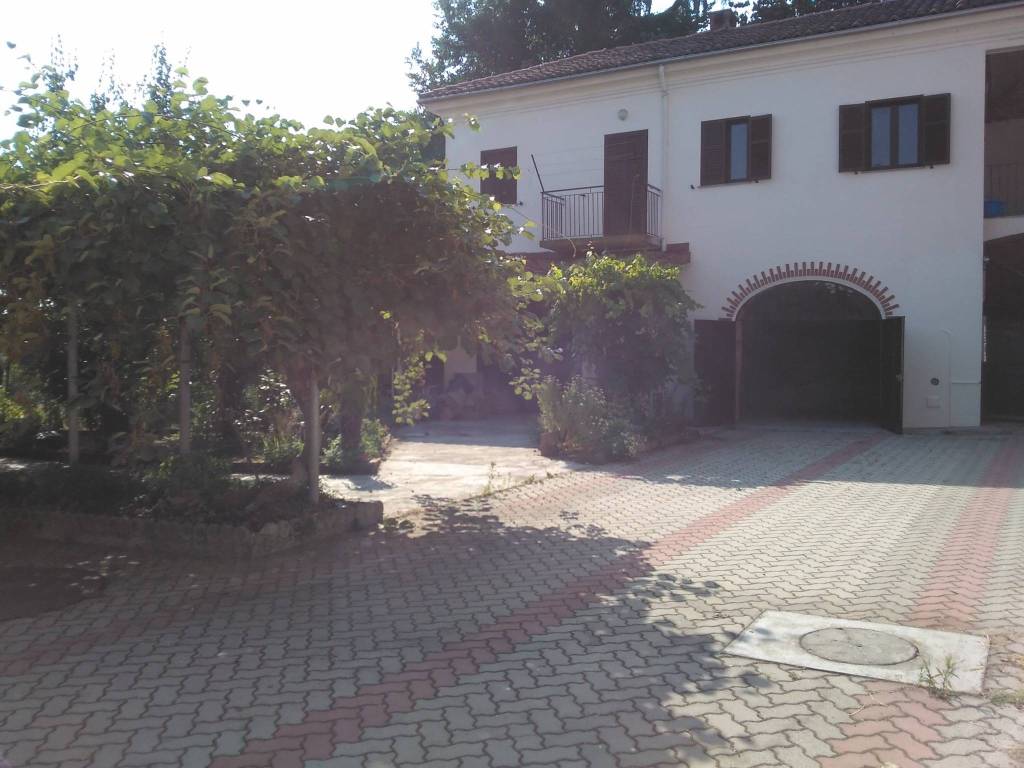 casa indipendente in vendita ad Asti in zona Montegrosso