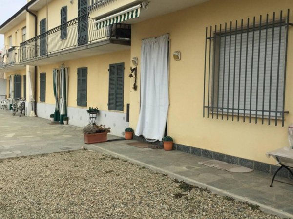 casa indipendente in vendita ad Asti in zona Pontesuero