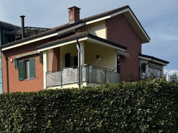 appartamento in vendita ad Asti in zona Bramairate