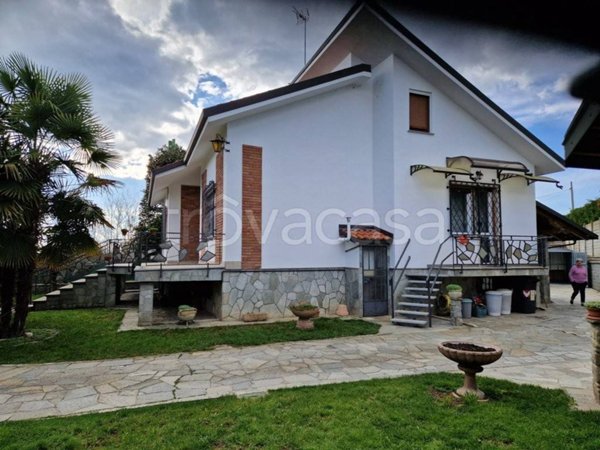 casa indipendente in vendita ad Asti in zona Valmanera