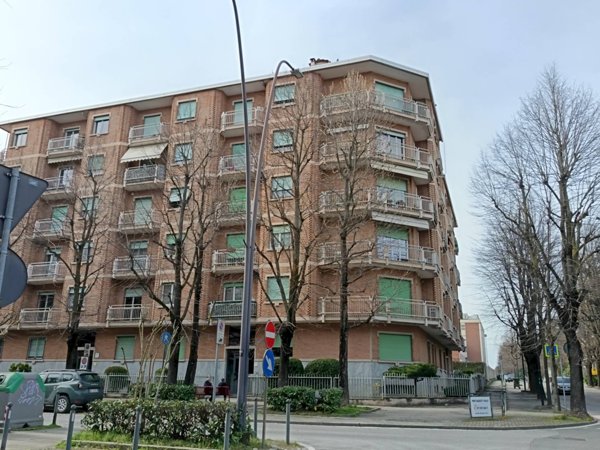 appartamento in vendita ad Asti in zona Corso Dante