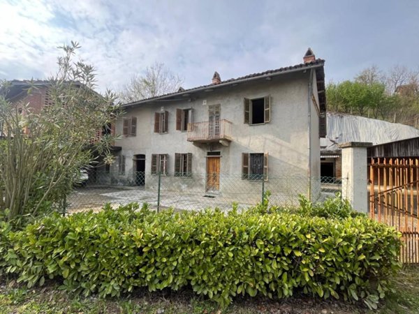 casa indipendente in vendita ad Asti in zona Mombarone