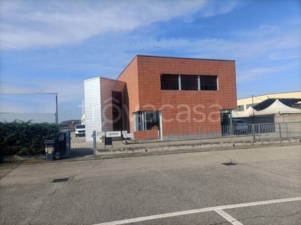 locale commerciale in vendita ad Asti in zona Pilone