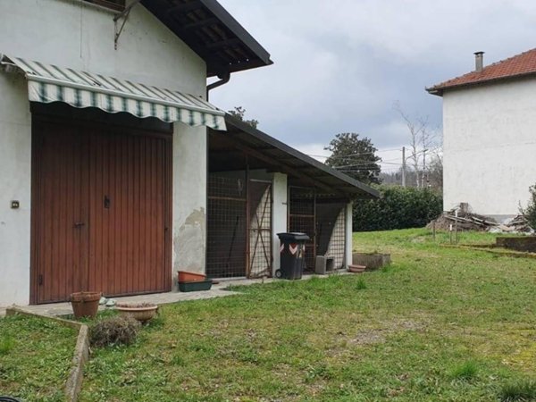 casa indipendente in vendita ad Asti in zona Quarto