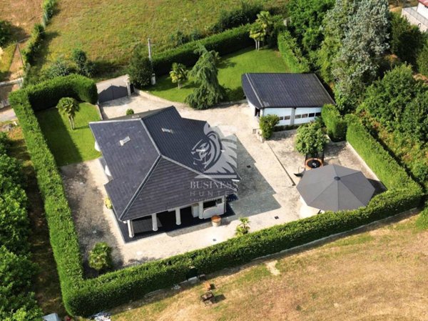 casa indipendente in vendita ad Asti in zona Valmanera