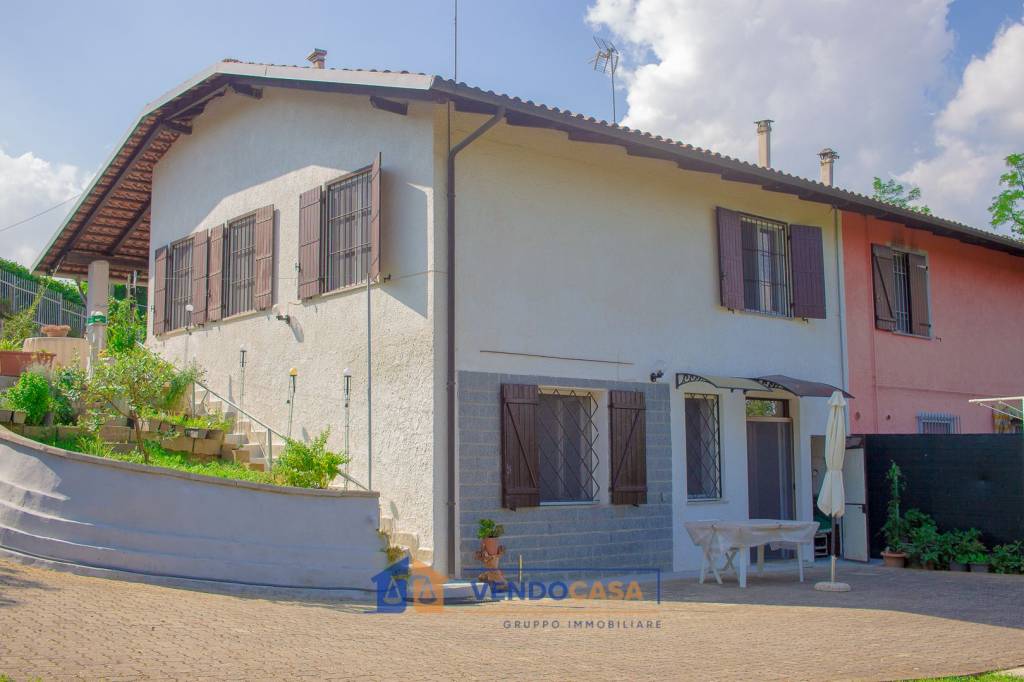 casa indipendente in vendita ad Asti in zona Valmanera