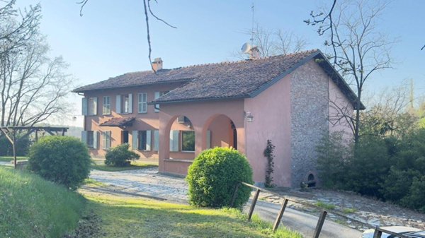casa indipendente in vendita ad Asti in zona Valmanera