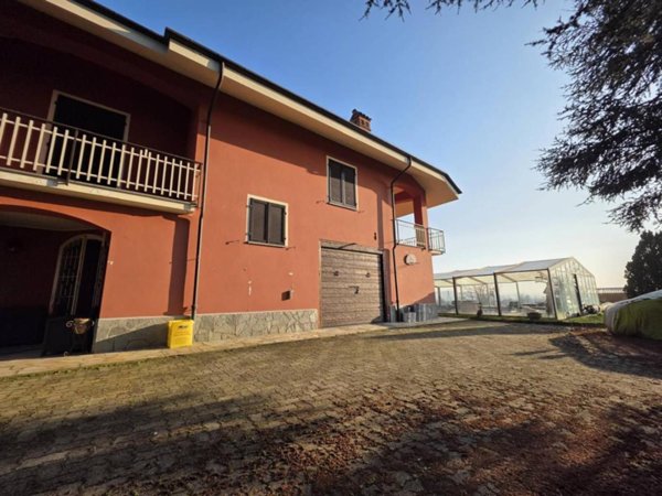 casa indipendente in vendita ad Asti in zona Palucco