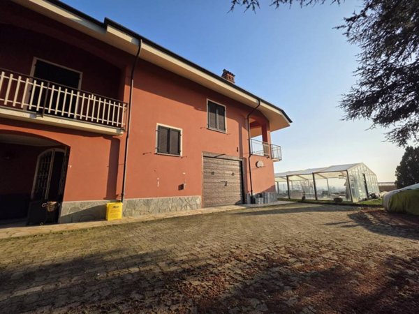 casa indipendente in vendita ad Asti in zona Palucco