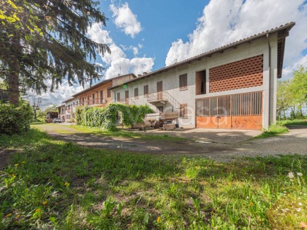 casale in vendita ad Asti in zona Vaglierano