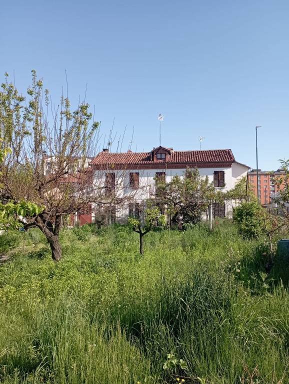 casa indipendente in vendita ad Asti in zona Pilone