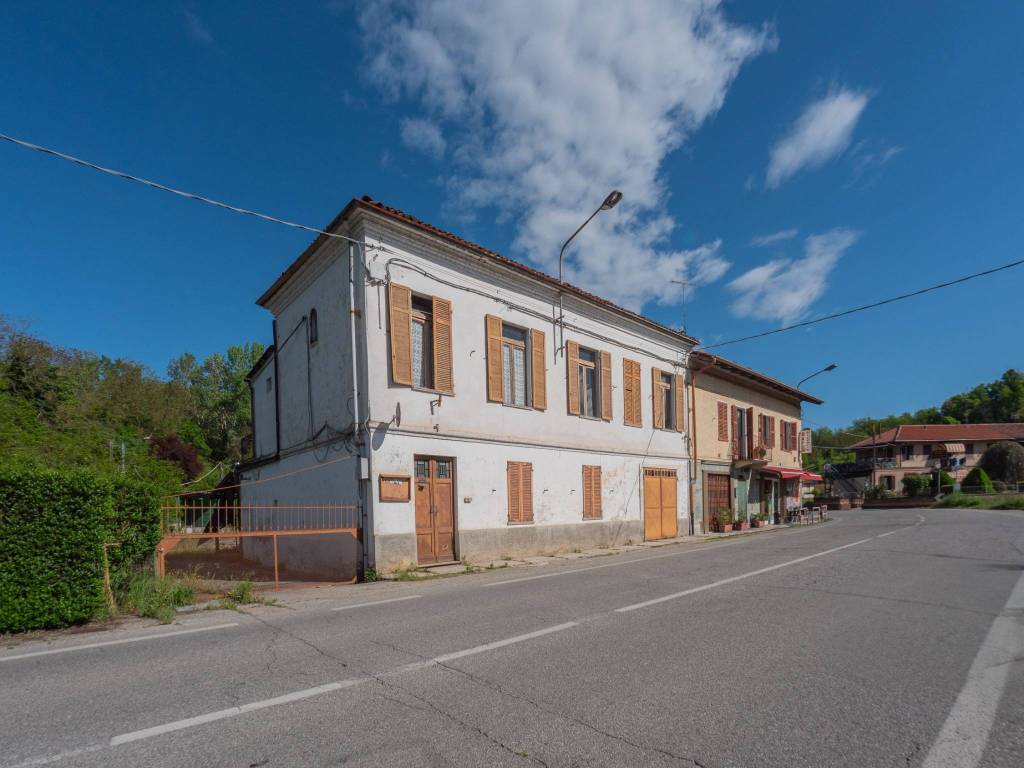 casa indipendente in vendita ad Asti in zona Valenzani