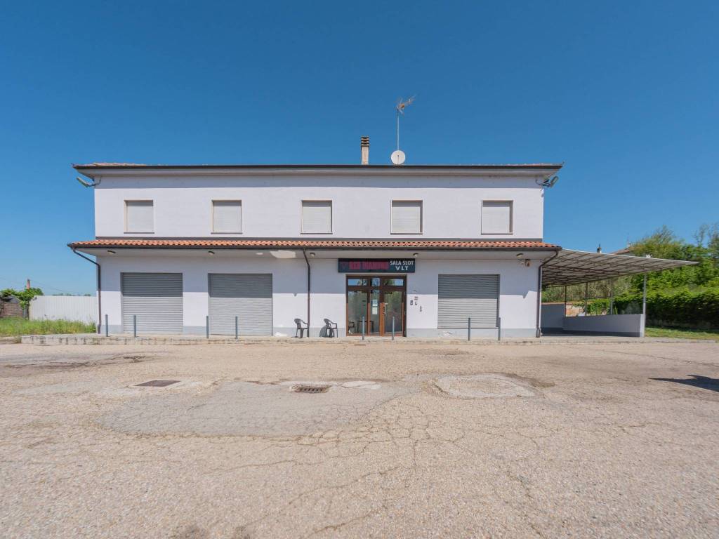casa indipendente in vendita ad Asti in zona Castiglione