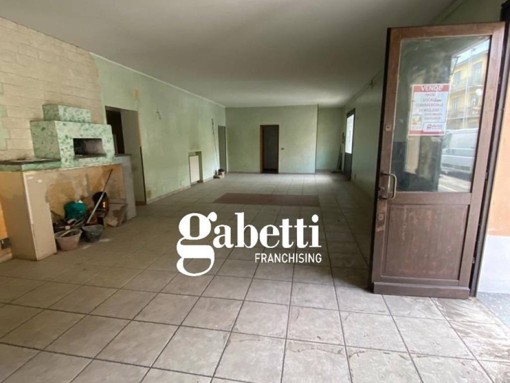 negozio in vendita ad Asti in zona Valmanera