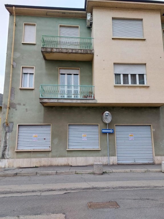 locale commerciale in vendita ad Asti