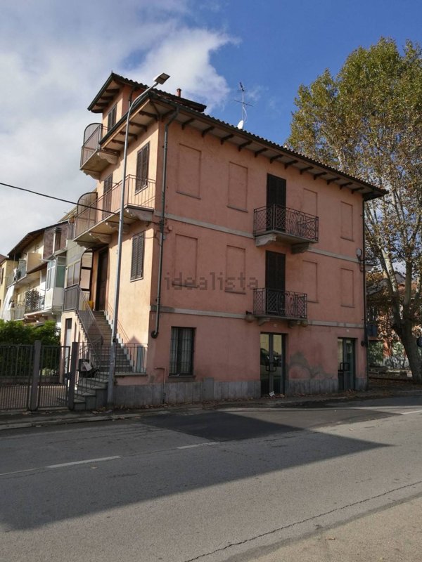 casa indipendente in vendita ad Asti in zona Pilone