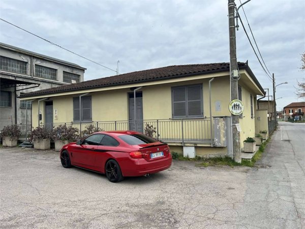 locale di sgombero in vendita ad Asti