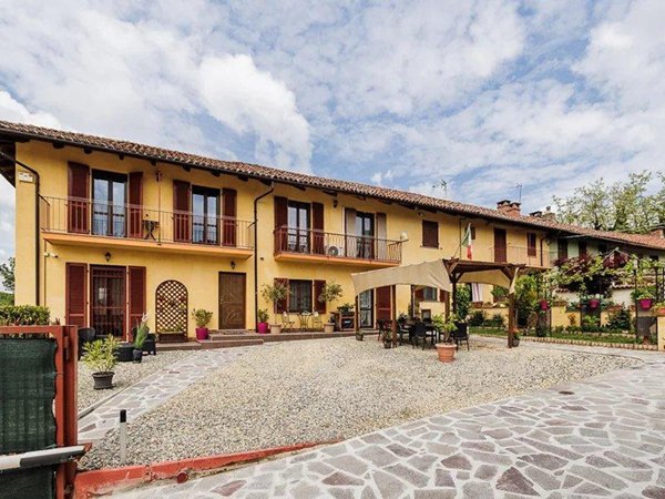 casa indipendente in vendita ad Asti in zona Valleandona