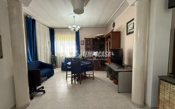 casa indipendente in vendita ad Asti in zona Quarto