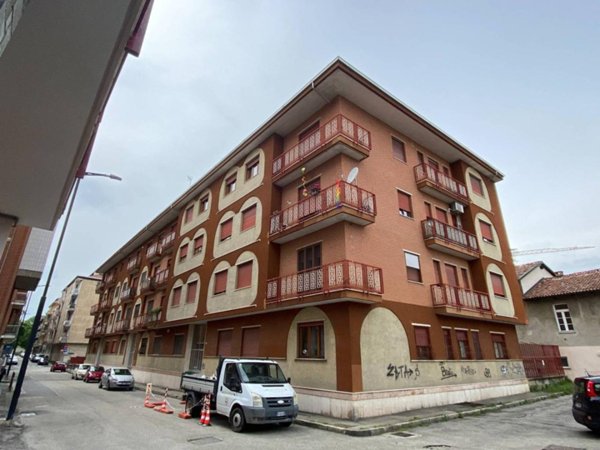 appartamento in vendita ad Asti in zona Quarto