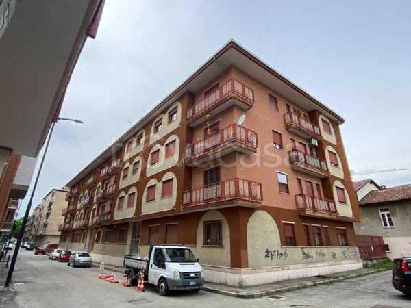 appartamento in vendita ad Asti in zona Quarto