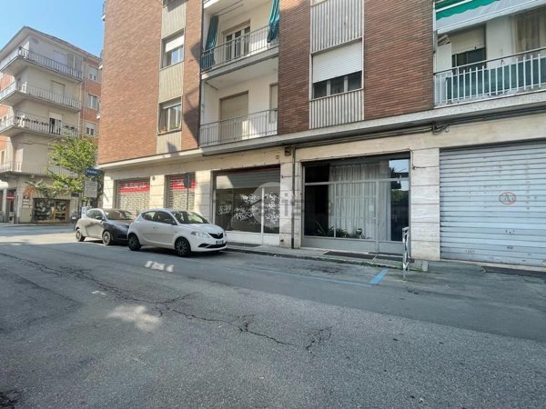 negozio in vendita ad Asti