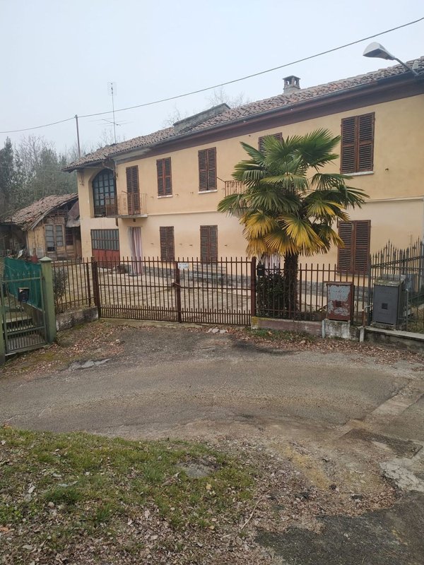 esavano in vendita ad Asti