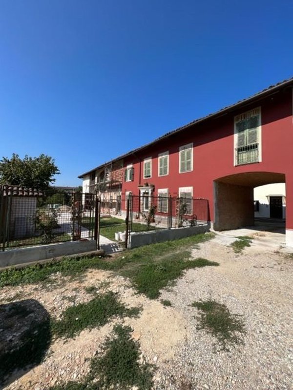 appartamento in vendita ad Asti in zona Revignano