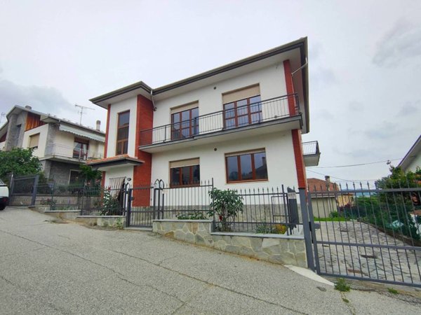 casa indipendente in vendita ad Asti in zona Valgera
