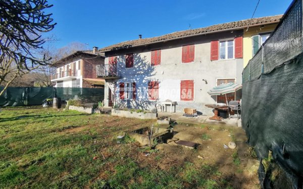 casa indipendente in vendita ad Asti in zona Valmaggiore