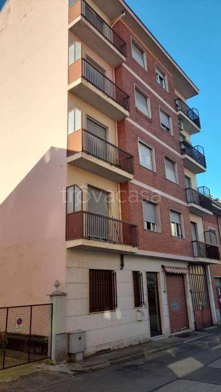 appartamento in vendita ad Asti in zona Bramairate