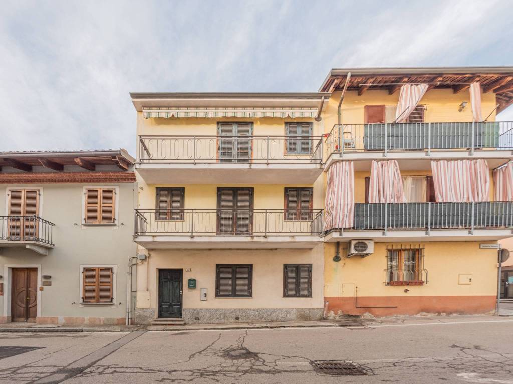 casa indipendente in vendita ad Asti in zona Bramairate
