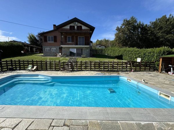 casa indipendente in vendita ad Asti in zona Serravalle