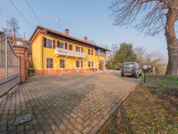 casa indipendente in vendita ad Asti in zona Mombarone