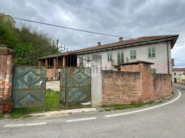 casa indipendente in vendita ad Asti in zona Montemarzo