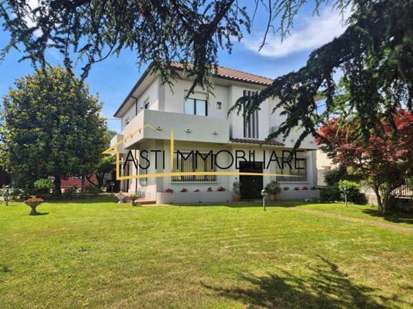casa indipendente in vendita ad Asti in zona Centro Città