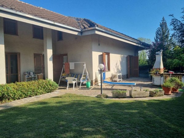 casa indipendente in vendita ad Asti in zona Palucco