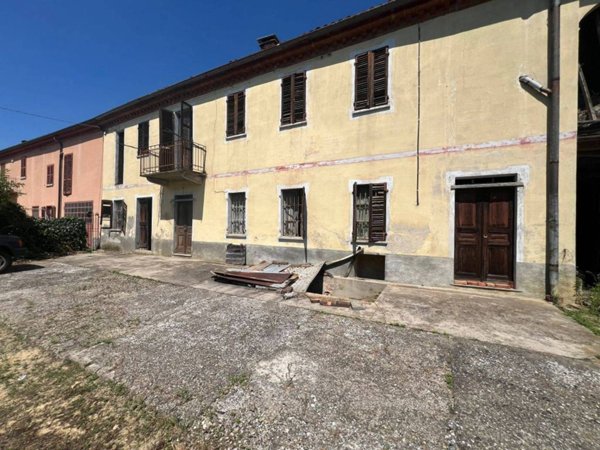 casa indipendente in vendita ad Asti in zona Castiglione